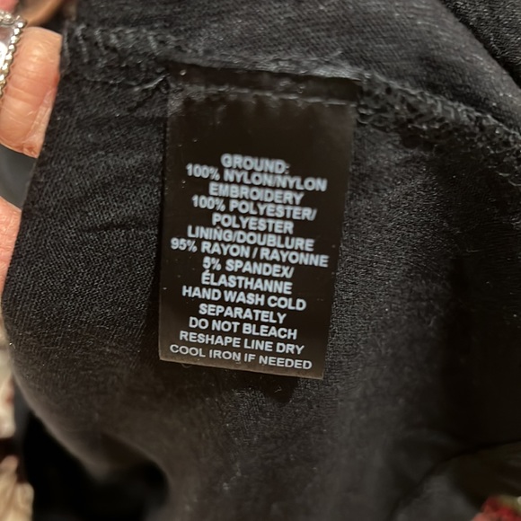 Supply and Demand off-the Shoulder Ruffled Long Sleeve Top XS BLACK WITH PINK - Picture 5 of 6